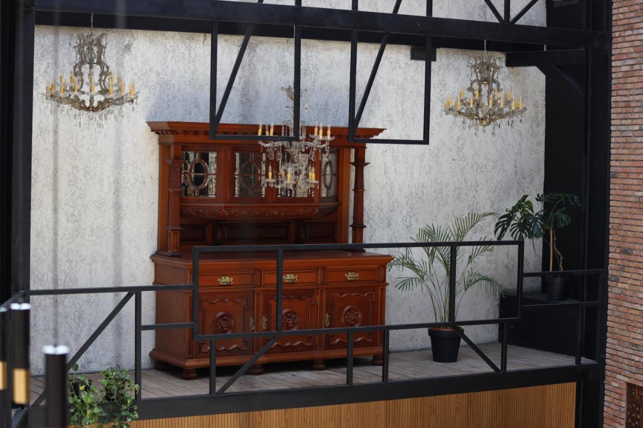 Mukhrantubani Boutique Hotel ティビリシ エクステリア 写真